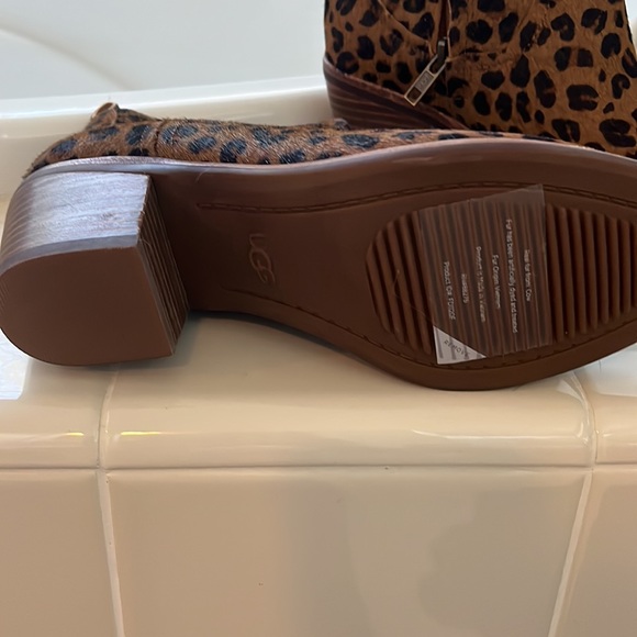 UGG leopard boots - Picture 2 of 3